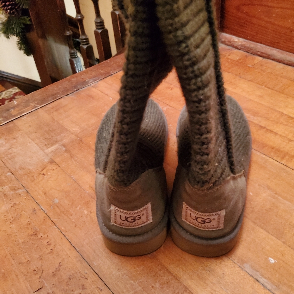 UGG Short Sweater Boots - Excellent Condition
